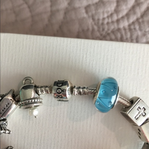 Pandora bracelet with charms retired - Picture 2 of 4